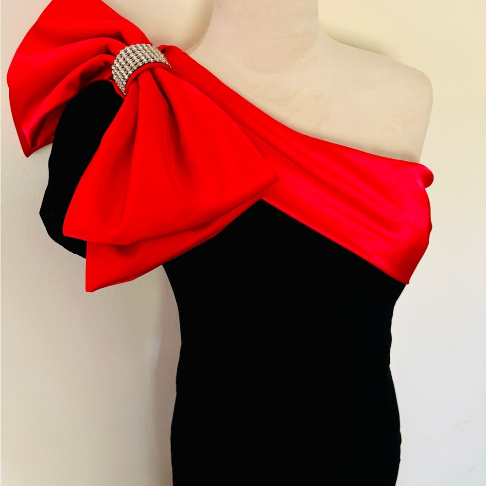 Vintage Jessica Howard Sz 6 One Shoulder Red Satin Bow and Black Velvet Dress - Picture 1 of 16